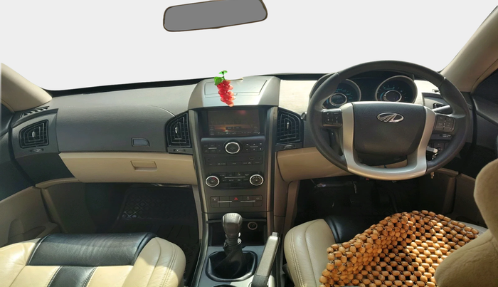 2016 Mahindra XUV500 W6, Diesel, Manual, 1,14,034 km, interior