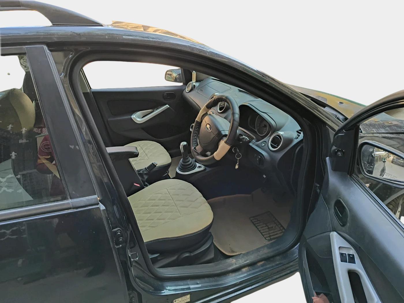 2012 Ford Figo TITANIUM 1.4 DIESEL, Diesel, Manual, 1,01,101 km, interior