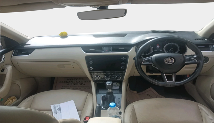 2017 Skoda Octavia STYLE PLUS AT 1.8 TSI, Petrol, Automatic, 1,30,761 km, interior