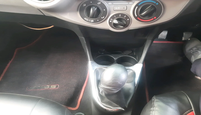 2011 Toyota Etios Liva VX, Petrol, Manual, 94,955 km, interior