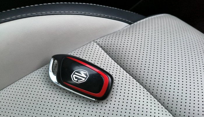 2022 MG ASTOR SAVVY 1.5 CVT, Petrol, Automatic, 15,836 km, interior