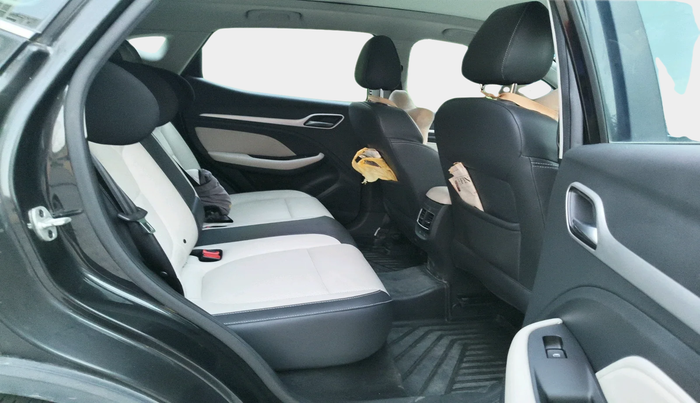 2022 MG ASTOR SAVVY 1.5 CVT, Petrol, Automatic, 15,836 km, interior