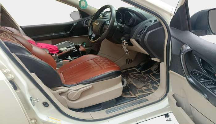 2016 Mahindra XUV500 W4, Diesel, Manual, 1,00,395 km, interior