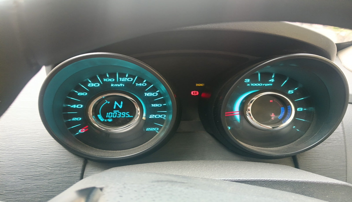 2016 Mahindra XUV500 W4, Diesel, Manual, 1,00,395 km, interior