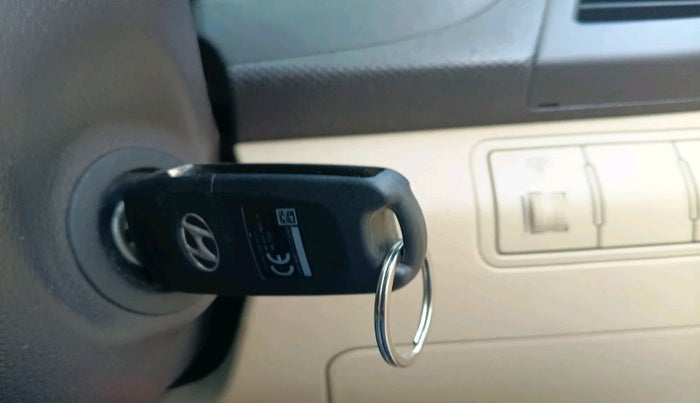 2011 Hyundai Verna FLUIDIC 1.6 VTVT SX, Petrol, Manual, 57,478 km, interior