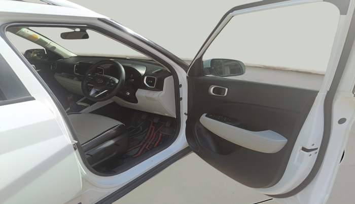 2024 Hyundai VENUE S 1.2, Petrol, Manual, 4,577 km, interior