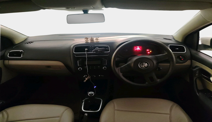 2011 Volkswagen Polo COMFORTLINE 1.2L PETROL, Petrol, Manual, 1,40,446 km, interior