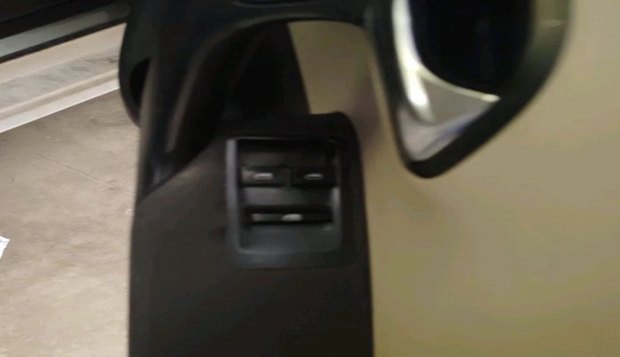 2011 Volkswagen Polo COMFORTLINE 1.2L PETROL, Petrol, Manual, 1,40,446 km, interior