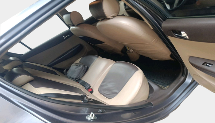 2010 Hyundai i20 ASTA 1.2, Petrol, Manual, 1,32,943 km, interior