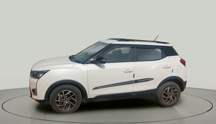 2022 Mahindra XUV300 W8 1.2 PETROL, Petrol, Manual, 37,295 km, exterior