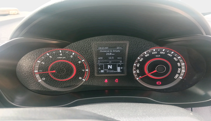 2022 Mahindra XUV300 W8 1.2 PETROL, Petrol, Manual, 37,295 km, interior