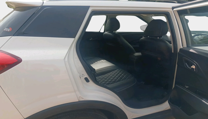 2022 Mahindra XUV300 W8 1.2 PETROL, Petrol, Manual, 37,295 km, interior