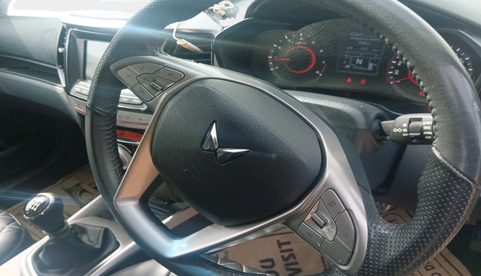 2022 Mahindra XUV300 W8 1.2 PETROL, Petrol, Manual, 37,295 km, interior