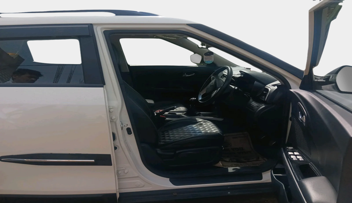 2022 Mahindra XUV300 W8 1.2 PETROL, Petrol, Manual, 37,295 km, interior