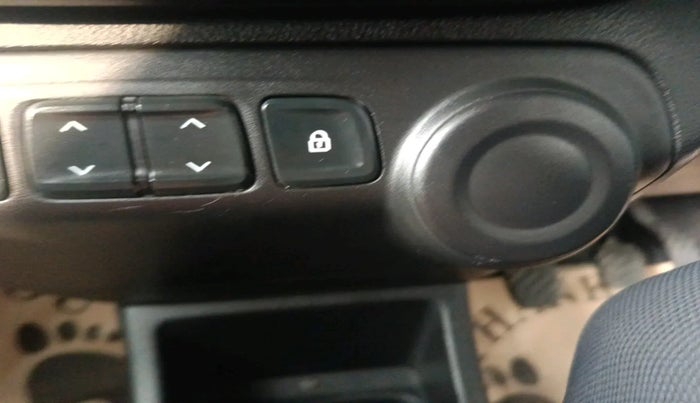 2017 Renault Kwid RXT 1.0, Petrol, Manual, 21,966 km, interior