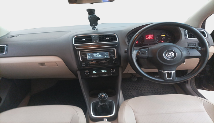 2013 Volkswagen Vento HIGHLINE 1.6 MPI, Petrol, Manual, 81,052 km, interior