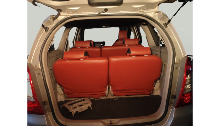 2012 Toyota Innova GX 2.5 7 STR, Diesel, Manual, 1,21,979 km, exterior