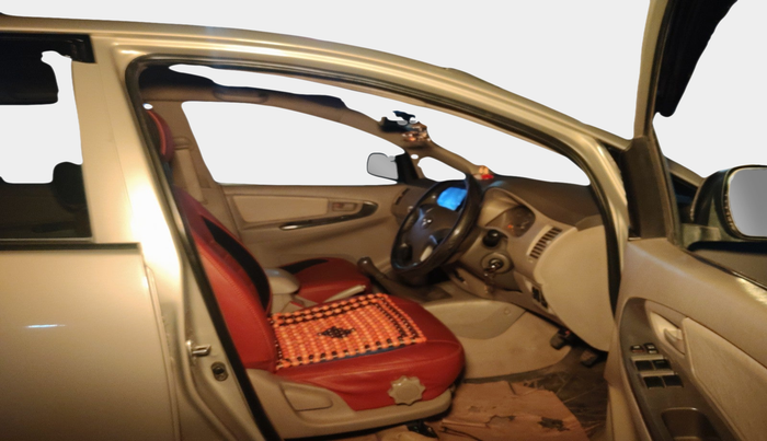 2012 Toyota Innova GX 2.5 7 STR, Diesel, Manual, 1,21,979 km, interior