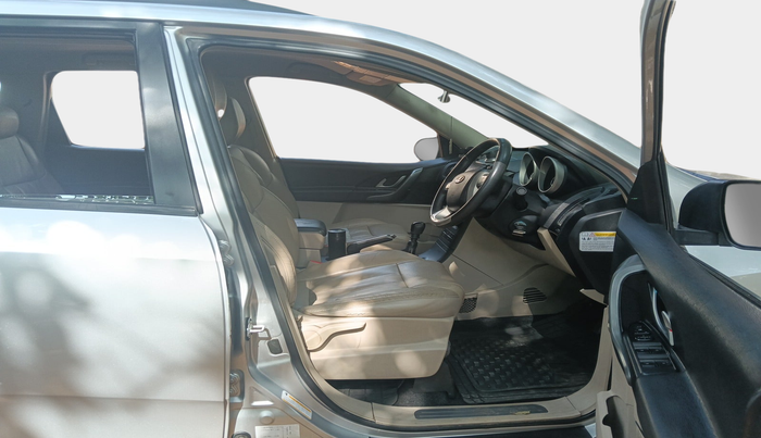 2015 Mahindra XUV500 W8, Diesel, Manual, 1,16,218 km, interior