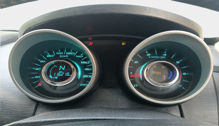 2015 Mahindra XUV500 W8, Diesel, Manual, 1,16,218 km, interior