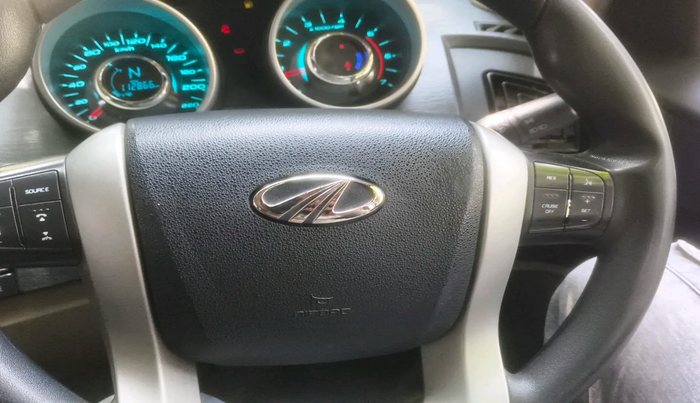 2015 Mahindra XUV500 W6, Diesel, Manual, 1,12,900 km, interior