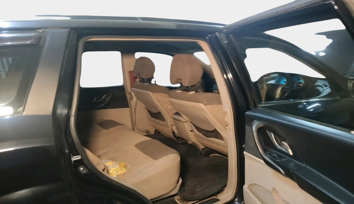 2015 Mahindra XUV500 W6, Diesel, Manual, 1,12,900 km, interior
