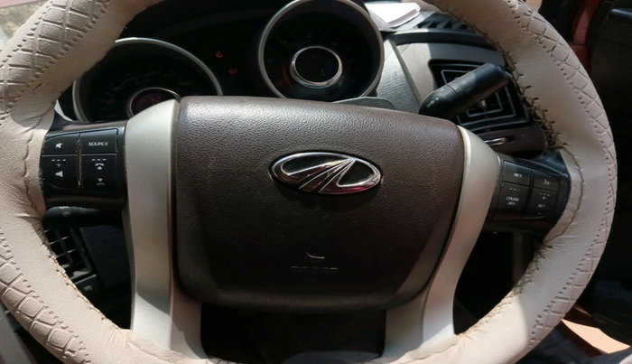 2015 Mahindra XUV500 W8, Diesel, Manual, 1,01,409 km, interior