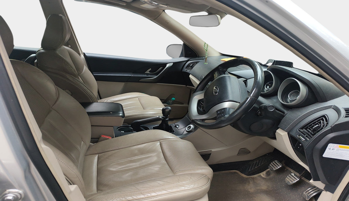 2016 Mahindra XUV500 W10, Diesel, Manual, 81,062 km, interior