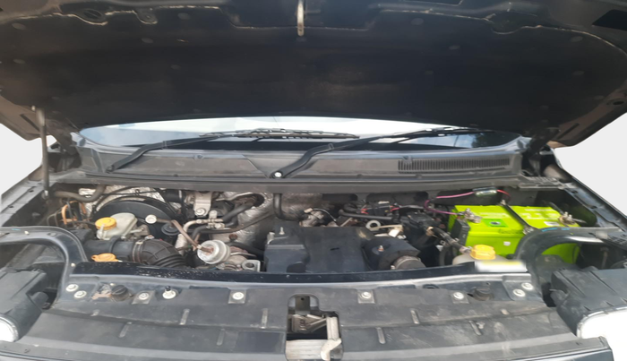 2016 Mahindra TUV300 T8 AMT, Diesel, Automatic, 87,458 km, exterior