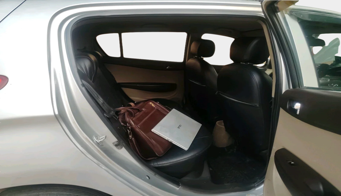 2010 Hyundai i20 MAGNA 1.2, Petrol, Manual, 1,95,106 km, interior