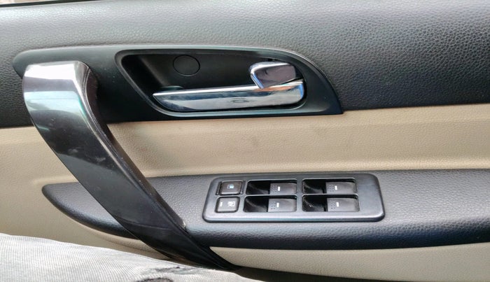 2014 Tata Safari Storme 2.2 LX 4X2, Diesel, Manual, 48,295 km, interior