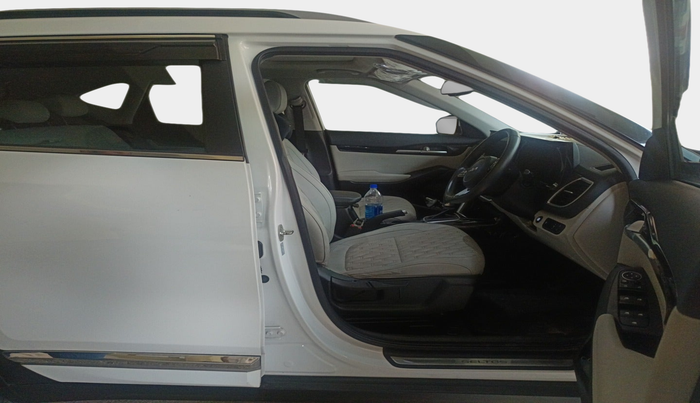 2022 KIA SELTOS HTX 1.5 PETROL, Petrol, Manual, 25,211 km, interior