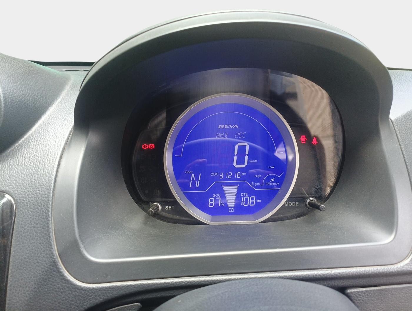 2016 Mahindra E2O T2, Electric, Automatic, 31,216 km, interior