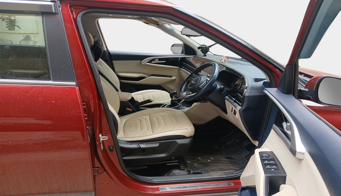 2022 KIA CARENS LUXURY PLUS 1.4 PETROL 7 STR, Petrol, Manual, 1,02,157 km, interior