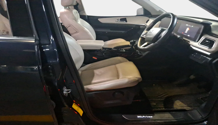 2021 Mahindra XUV700 AX 7 P MT 7 STR, Petrol, Manual, 36,439 km, interior