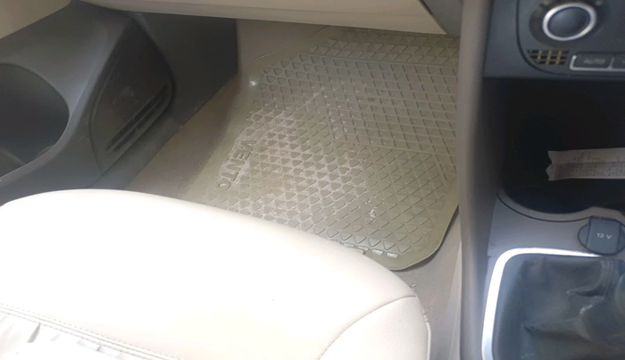 2011 Volkswagen Vento HIGHLINE 1.6 MPI, Petrol, Manual, 75,100 km, interior