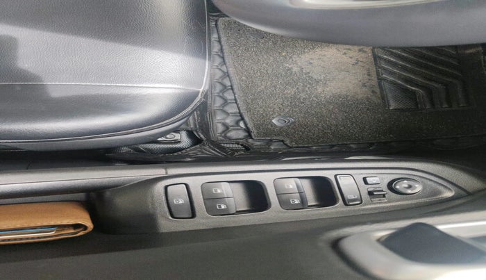 2022 Hyundai VENUE SX PLUS 1.0 TURBO DCT, Petrol, Automatic, 46,888 km, interior