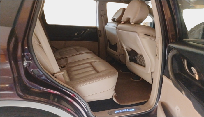 2016 Mahindra XUV500 W10 AT, Diesel, Automatic, 1,22,313 km, interior