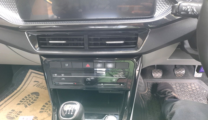 2022 Skoda KUSHAQ STYLE 1.0L TSI MT, Petrol, Manual, 42,686 km, interior