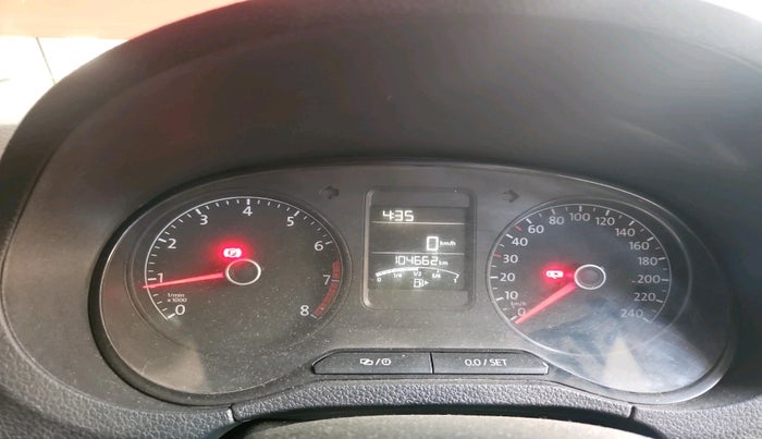 2016 Volkswagen Polo HIGHLINE1.2L, Petrol, Manual, 1,04,662 km, interior