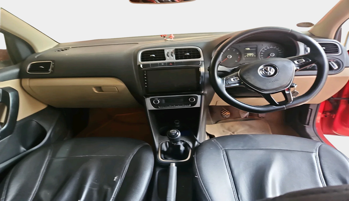 2016 Volkswagen Polo HIGHLINE1.2L, Petrol, Manual, 1,04,662 km, interior