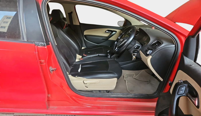 2016 Volkswagen Polo HIGHLINE1.2L, Petrol, Manual, 1,04,662 km, interior