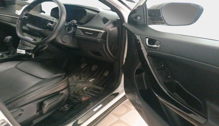 2023 Tata NEXON FEARLESS S 1.2 REVOTRON 6 MT DT, Petrol, Manual, 18,052 km, interior