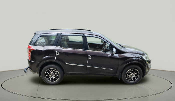2015 Mahindra XUV500 W6, Diesel, Manual, 1,88,569 km, exterior