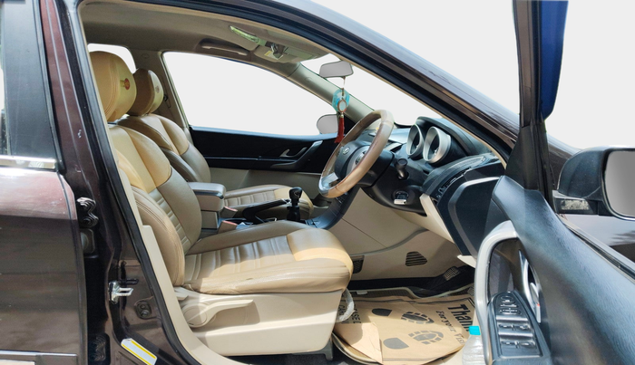 2015 Mahindra XUV500 W6, Diesel, Manual, 1,88,569 km, interior