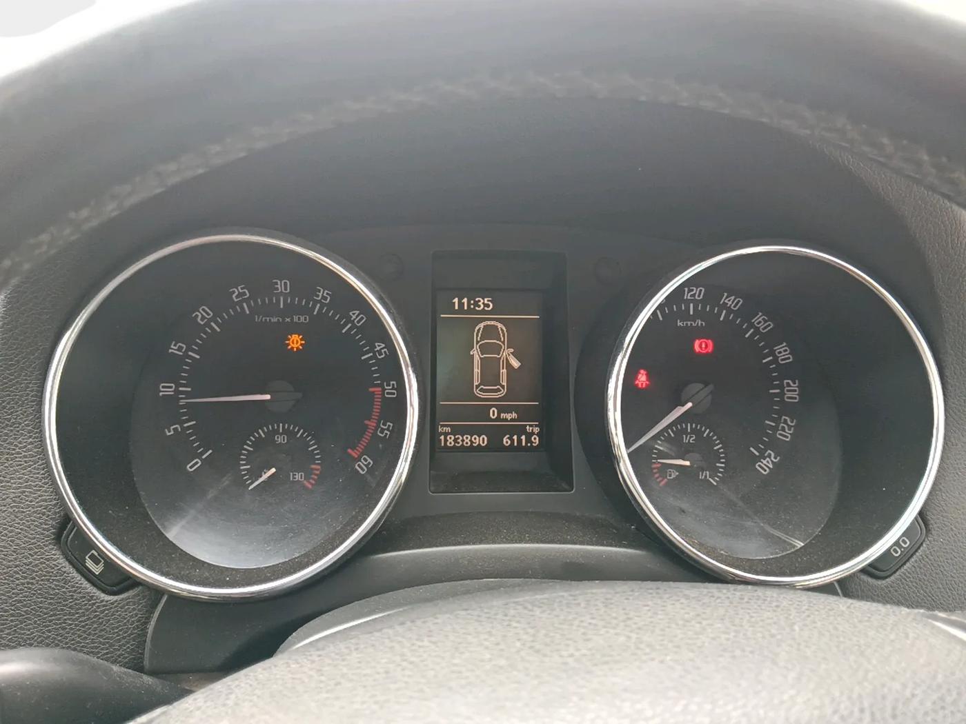 2011 Skoda Yeti ACTIVE 2.0 TDI CR 4X2, Diesel, Manual, 1,83,890 km, interior