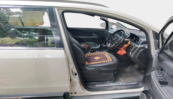 2018 Tata Hexa XTA 4X2 6 STR, Diesel, Automatic, 1,03,462 km, interior