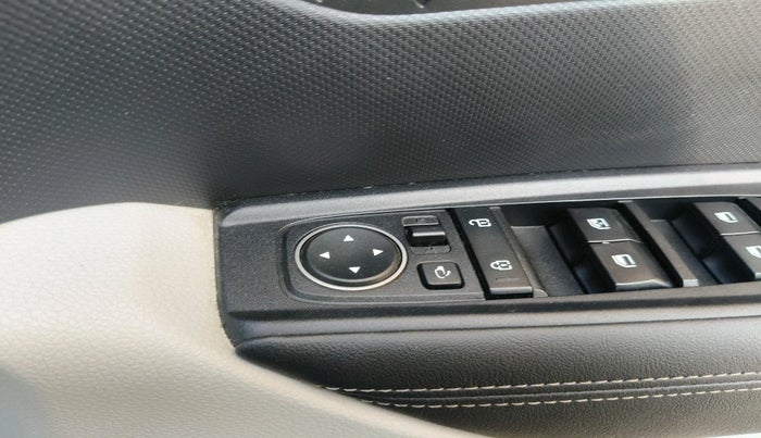 2021 KIA SONET HTX 1.0 IMT, Petrol, Manual, 32,068 km, interior