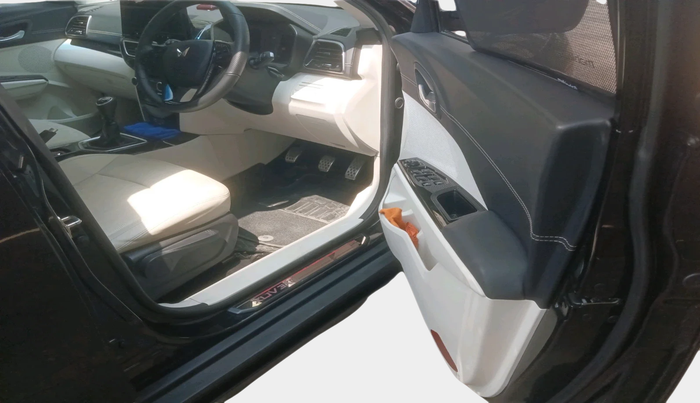 2024 Mahindra XUV 3XO AX7 1.2 TGDi, Petrol, Manual, 4,679 km, interior