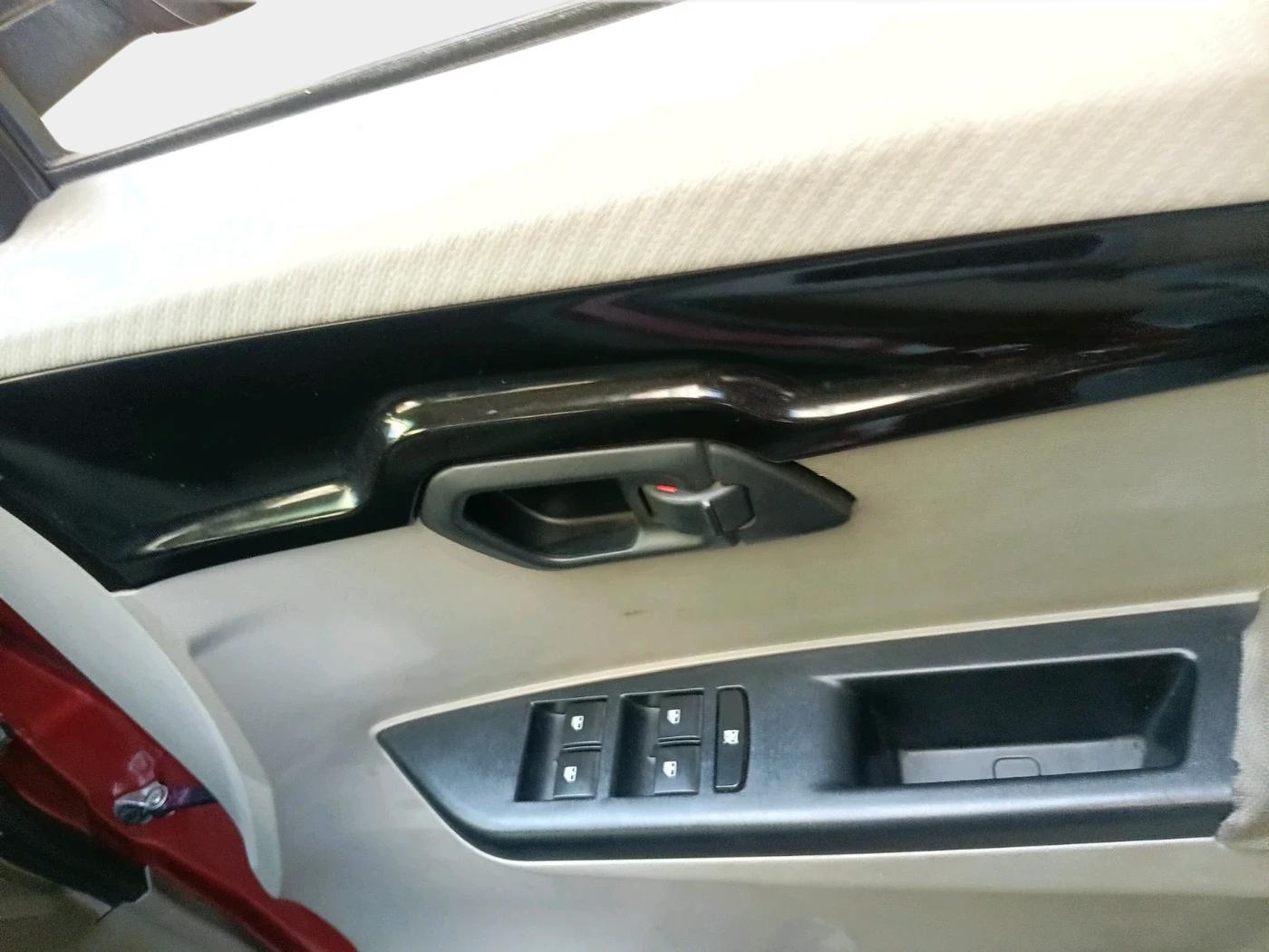 2016 Mahindra Kuv100 K6 6 STR, Petrol, Manual, 33,858 km, interior